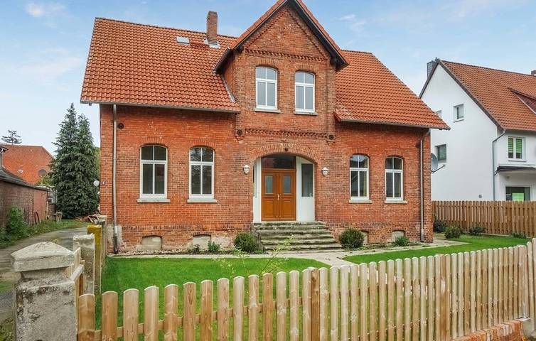 Ferienwohnung für 9 Personen, mit Terrasse und Garten in Lehrte