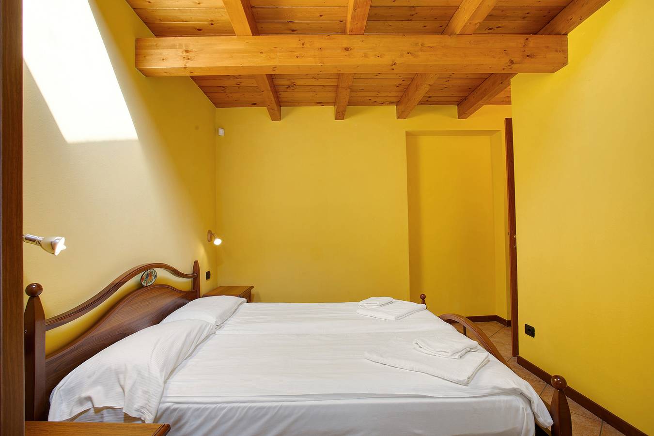 Ganze Wohnung, Residenz Appartamento Parigi" mit Bergblick, Garten und Wlan in Civate, Brianza