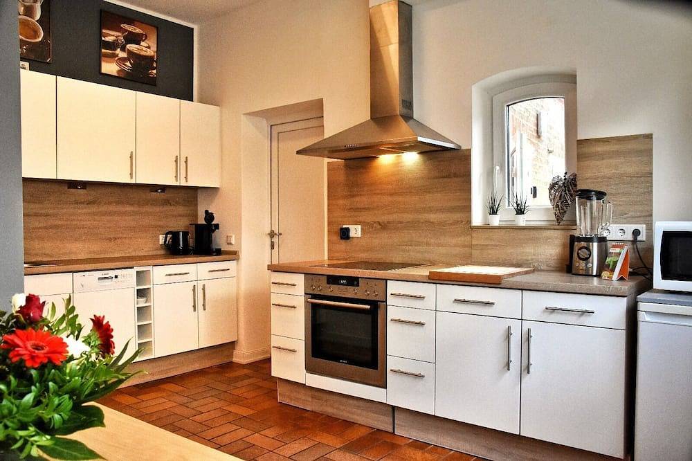 Ganze Wohnung, 80m² Apartment mit 2 Schlafzimmern, mit sonniger Terrasse für bis zu 5 Personen in Bargteheide, Kreis Stormarn
