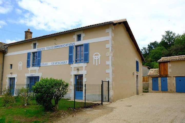 Location de vacances pour 9 personnes à Celle-Lévescault