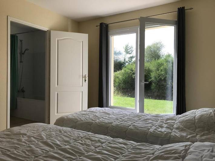 Location de vacances pour 6 personnes, avec jardin et bassin pour enfant ainsi que piscine et vue, animaux acceptés à Les Forges - 2