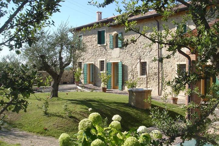 Villa für 10 Personen, mit Garten und Terrasse am Gardasee