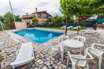 Location de vacances pour 11 personnes, avec jardin ainsi que vue et piscine, animaux acceptés à Ciudad Rodrigo