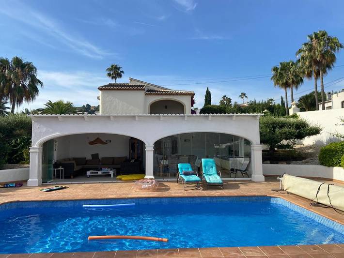 Chalet para 4 personas, con vistas además de jardín y piscina en Provincia de Alicante