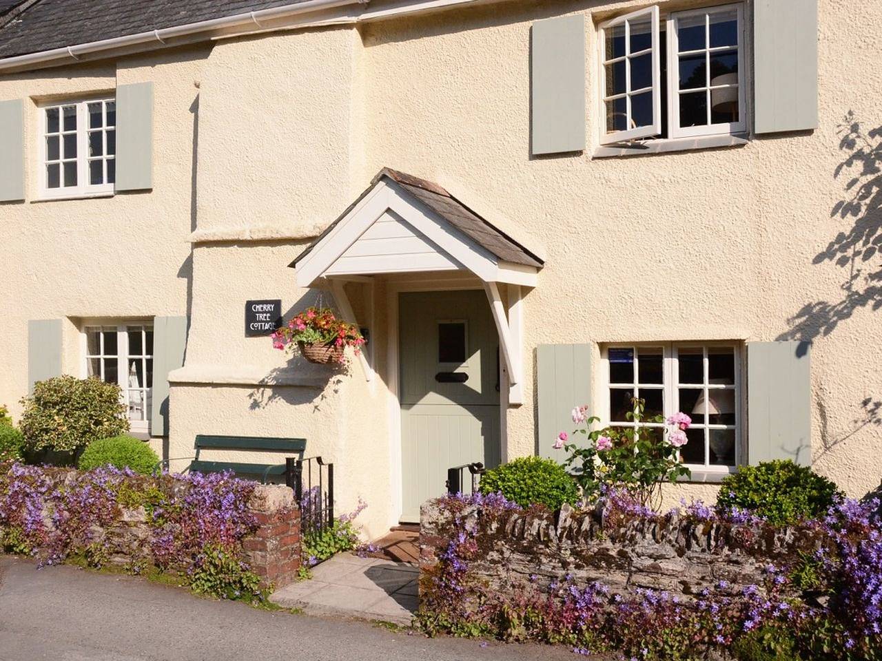 Cherry Tree Cottage in Newton and Noss, South Devon