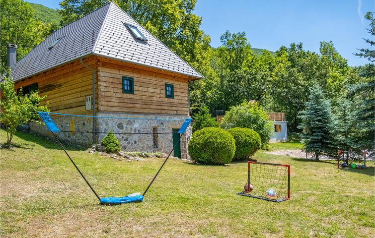 Geräumige 2-Zimmer-Wohnung mit Pool, Terrasse und WLAN in Lika-Senj