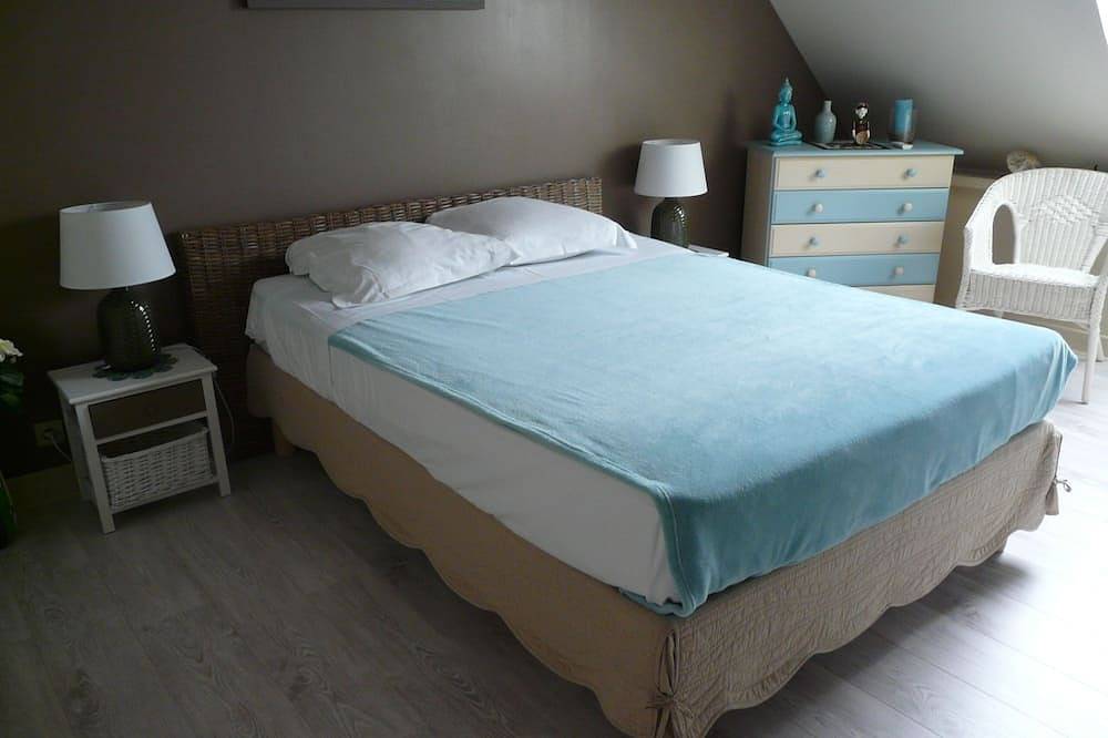 Guest Rooms In Beautiful Restored House with 3 Bedrooms - 5 beds - 12 pers in Onzain, Région de Blois