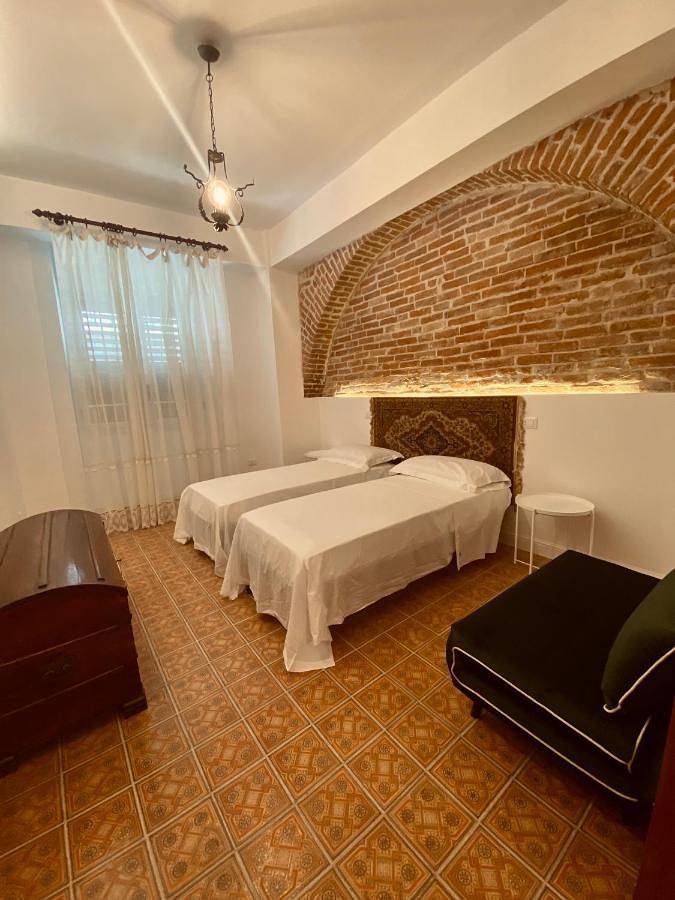 Location de vacances pour 6 personnes, avec Terrasse ainsi que Jacuzzi et Jardin à Bova Marina