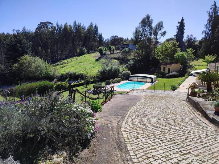 Location de vacances pour 5 personnes, avec jardin ainsi que piscine et vue, adapté aux familles dans Águeda