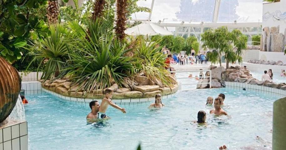 Location de vacances pour 5 personnes, avec piscine et jacuzzi ainsi que terrasse et jardin dans Sunparks Oostduinkerke - 2