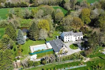 Cottage pour 20 personnes, avec jardin, animaux acceptés à Béganne