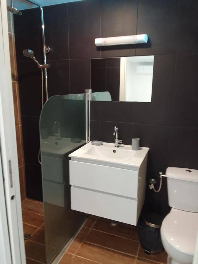 Location de vacances pour 2 personnes, avec terrasse ainsi que jardin et piscine à Remire-Montjoly - 4