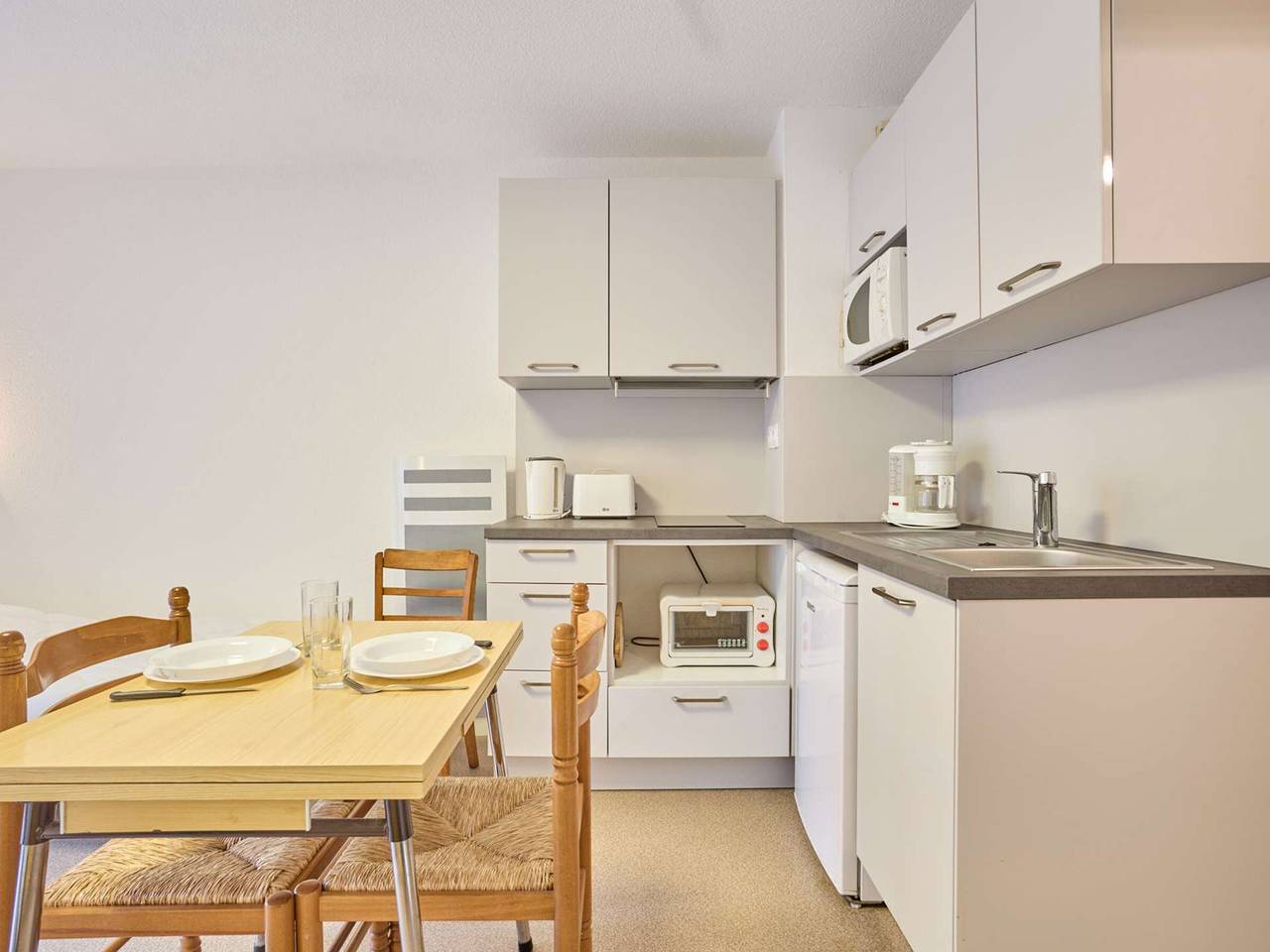 Studio entier, Studio calme avec Wifi et parking à Barbotan-les-Thermes in Cazaubon, Gers