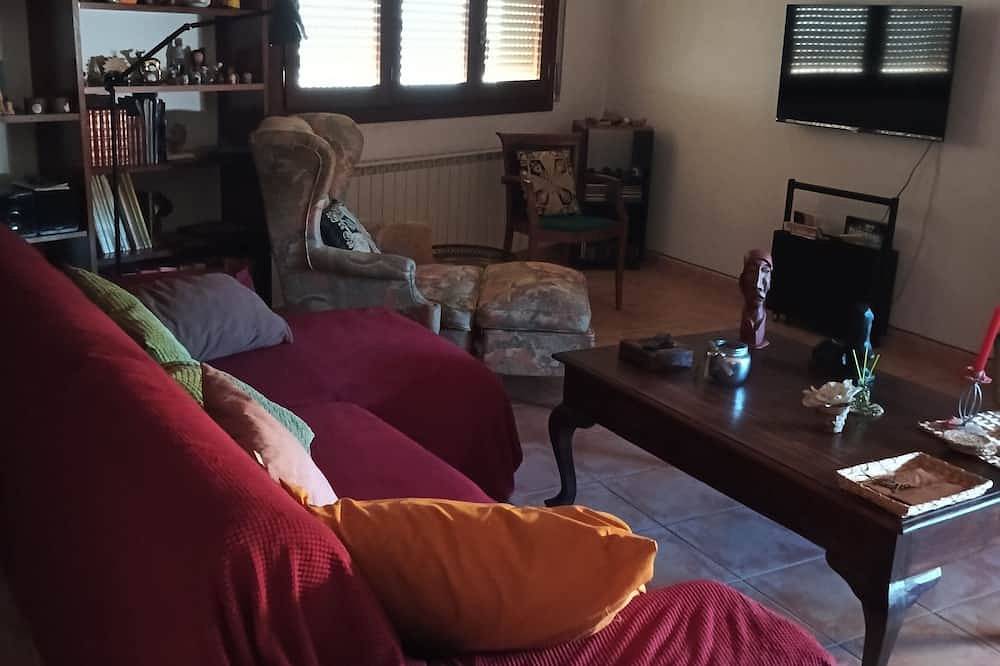 Ganze Wohnung, Loft Castelló 110m2 apartment. Pets welcome! in Castelló de Farfanya, Noguera