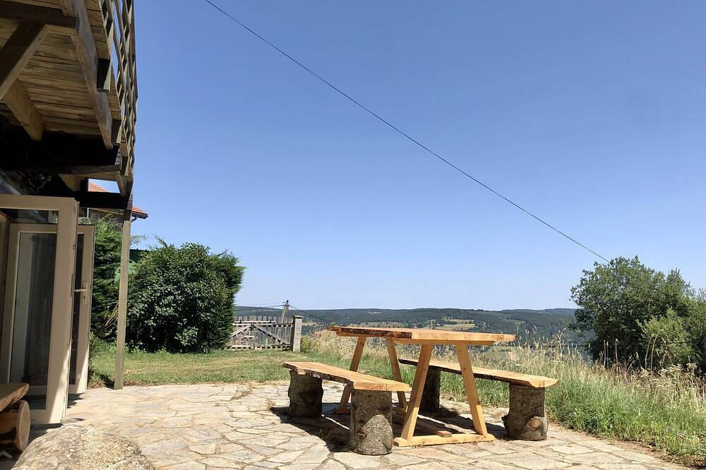 Charming chalet in the Forez mountains in Prabouré, Saint-Anthème