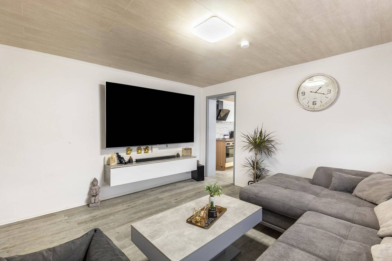 Ganze Wohnung, Apartment 'Klein Frankreich' mit Bergblick, privater Terrasse und Wlan in Bad Endbach, Naturpark Lahn-Dill-Bergland