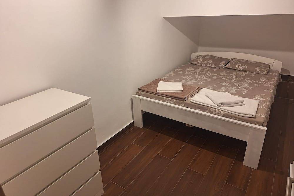 Apartamento entero, 3 Min Walk to Beach Spacious 3Br Flat with Balcony Parking in Budva, Municipio de Budva