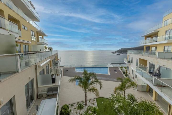 Apartamento para 4 personas, con vistas y terraza además de vistas al lago y piscina en Sesimbra