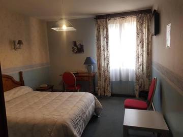 Hôtel pour 3 personnes, avec terrasse et vue à Conches-en-Ouche