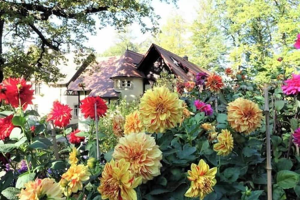 Ganze Wohnung, Stilvolles Apartment mit Blockhaussauna im Wald in Rosenthal-Bielatal, Elbsandsteingebirge