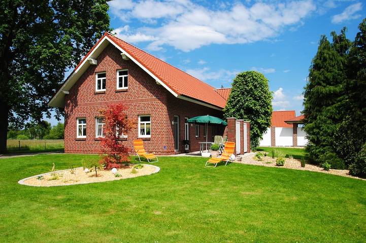 Bauernhof für 3 Personen, mit Terrasse und Garten in Rhauderfehn