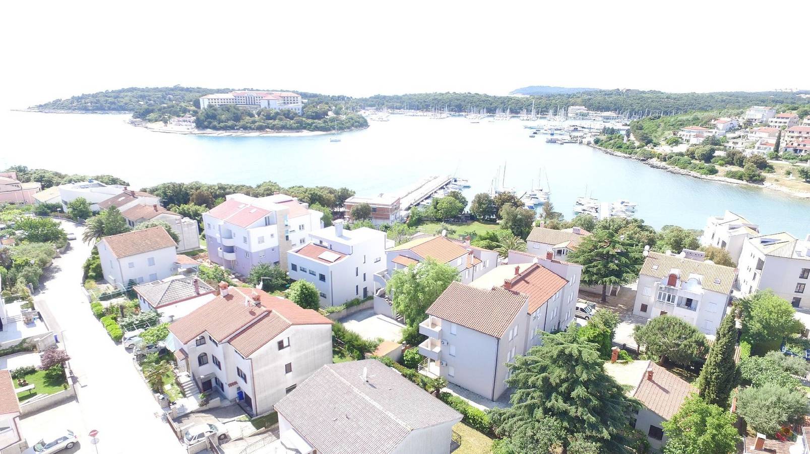 Ganze Ferienwohnung, Wohnung mit großer Terrasse in Medulin, Südküste Istrien