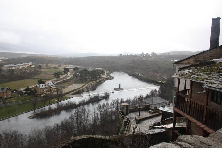 Casa rural para 5 personas, con Balcón y Terraza además de Jardín y Vistas en Robleda-Cervantes - 2