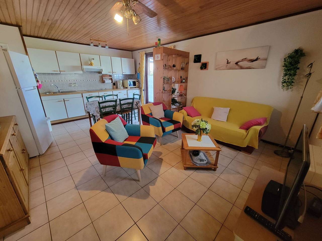 Appartement de vacances entier, Belle villa d'angle spacieuse climatisée, dans domaine Portes Du Soleil, 3 chambres, 6 couchages, wifi,  400m de la mer in Portiragnes Plage, Portiragnes