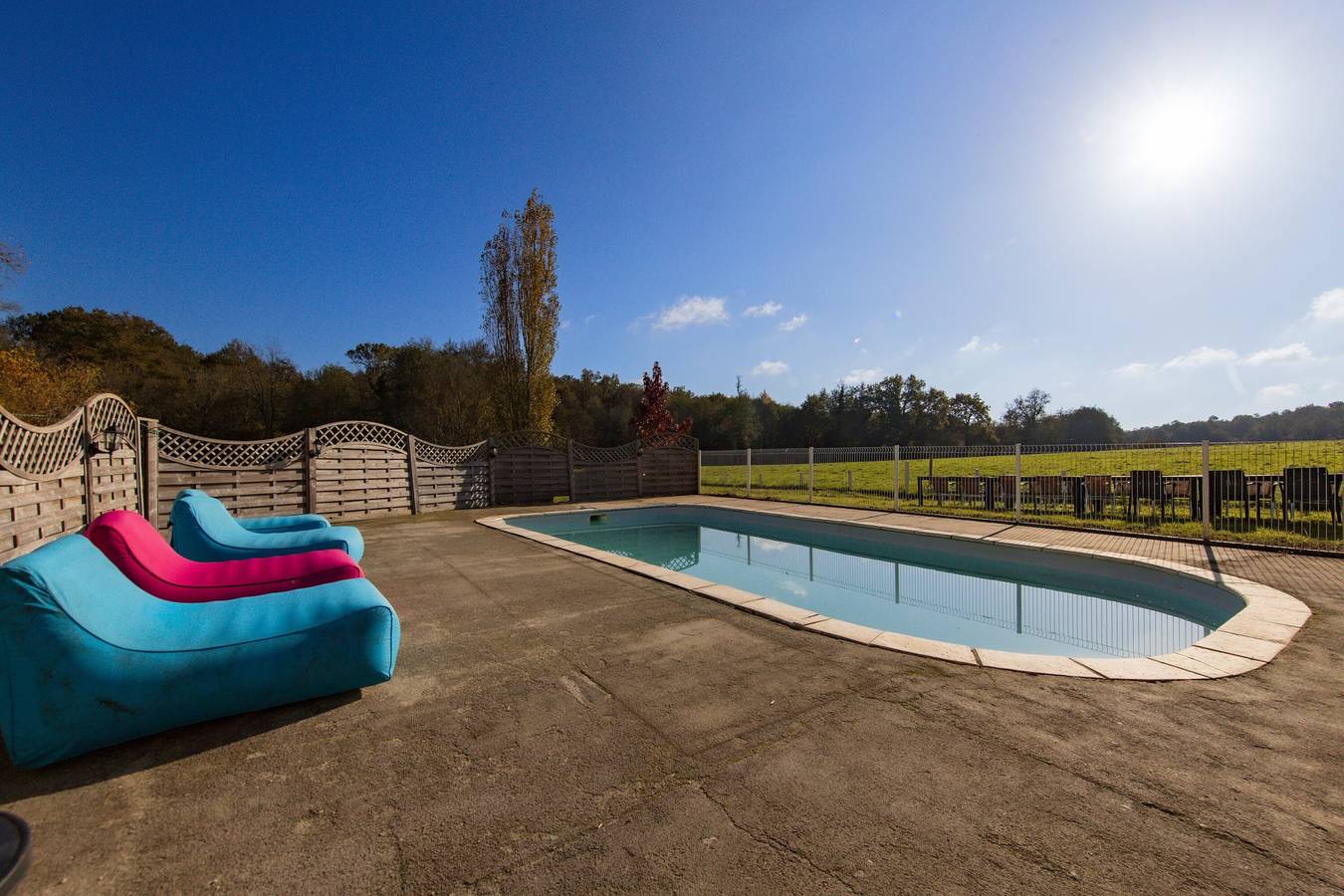 Maison de vacances 'L'Ecurie' avec piscine privée, terrasse privée et Wi-Fi in Guizengeard, Charente