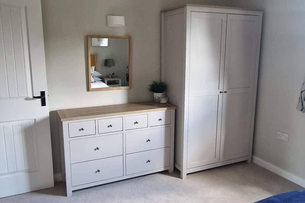 Cottage-Private Bathroom in Swindon, Wiltshire