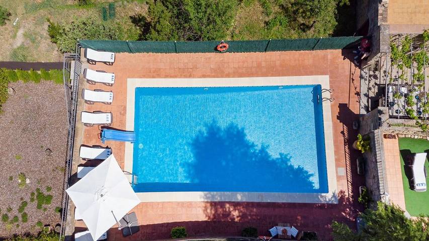 Casa rural para 20 personas, con jardín además de vistas y piscina, Se admiten mascotas en Bages - 2