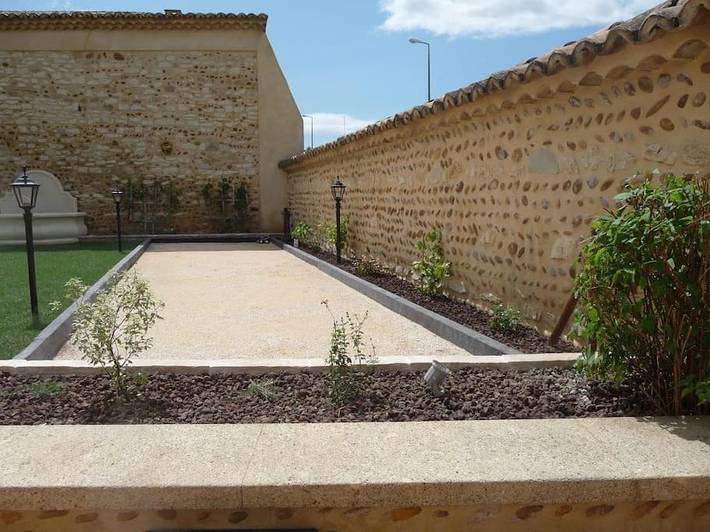 Location de vacances pour 8 personnes, avec piscine et jardin à Saint-Geniès-de-Comolas - 2