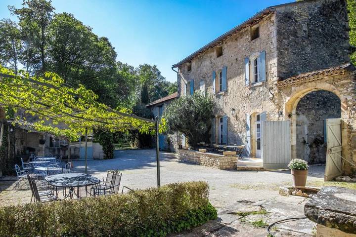 Maison de vacances pour 14 personnes, avec Balcon et Terrasse ainsi que Jardin et Piscine