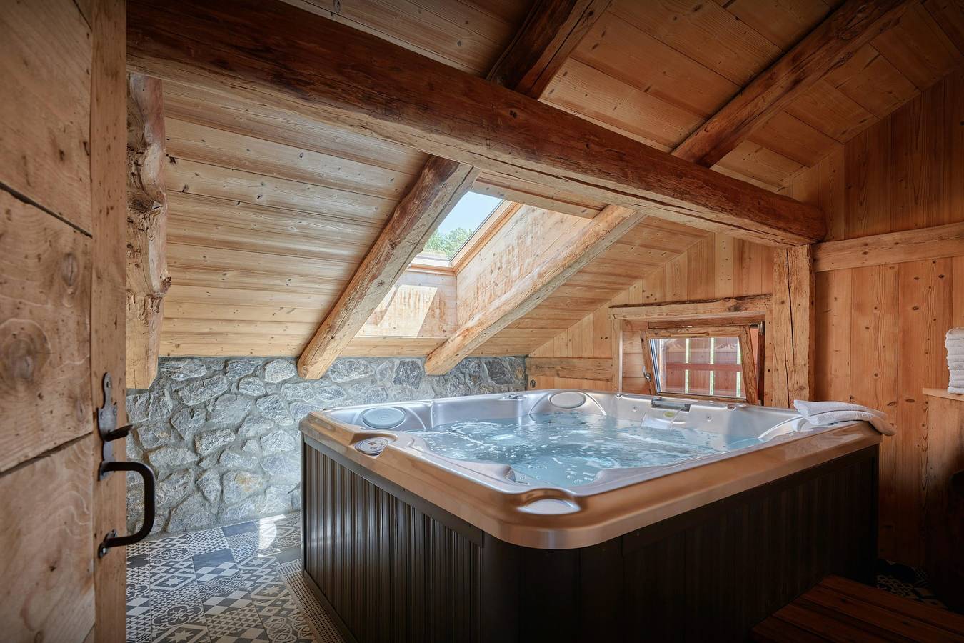 Farmhouse apartment with hot tub, terrace and balcony - Ovo Network in La Giettaz, Albertville region
