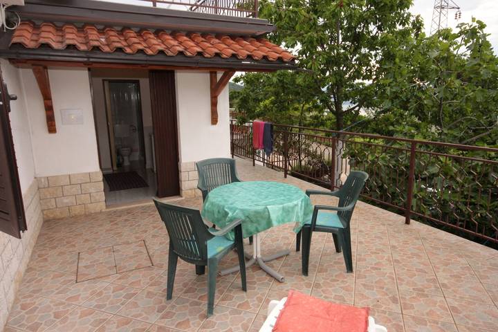 Apartament wakacyjny dla 3 osób, z balkon/ taras, zwierzęta dozwolone w Icici