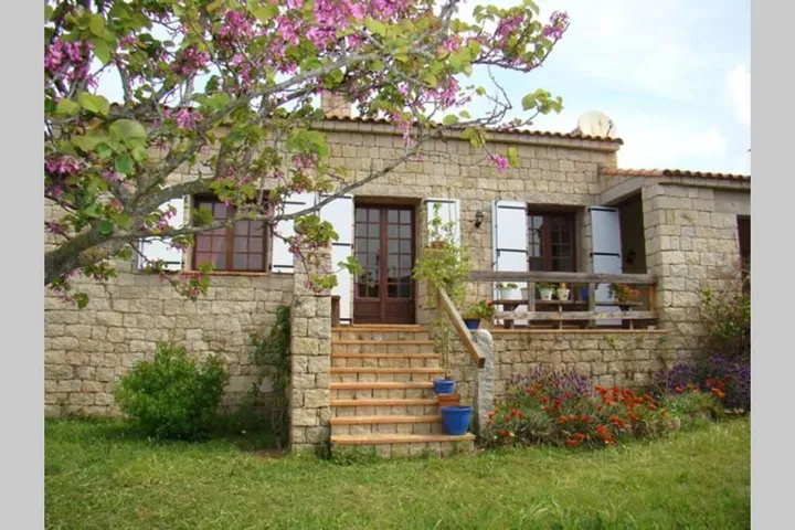 Casa de vacaciones para 6 personas, con vistas además de jardín y terraza - 1