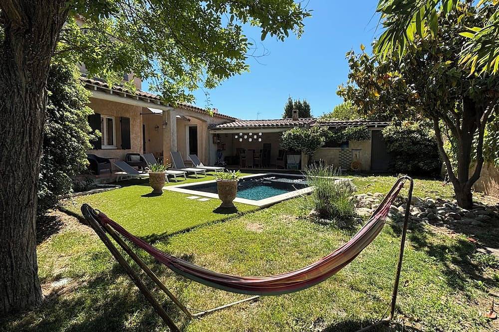 Provencal House Swimming Pool Luberon in Pertuis, Parc naturel régional du Luberon