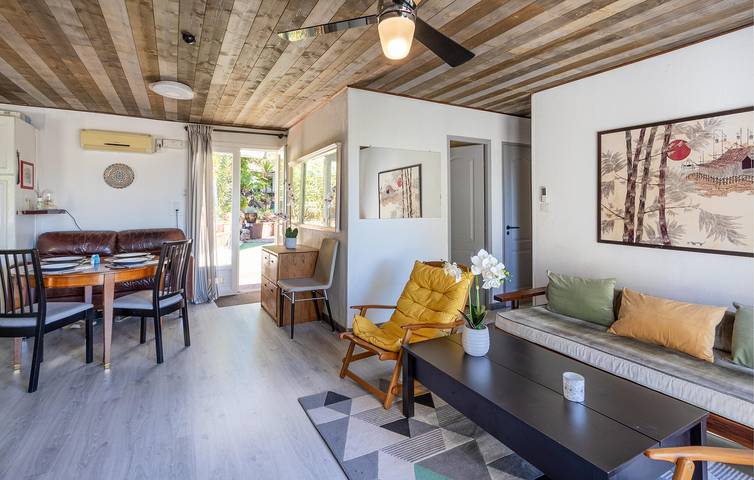 Appartement mit Poolterrasse, WiFi und Parkplatz in La Crau, Mittelmeerküste (Frankreich)