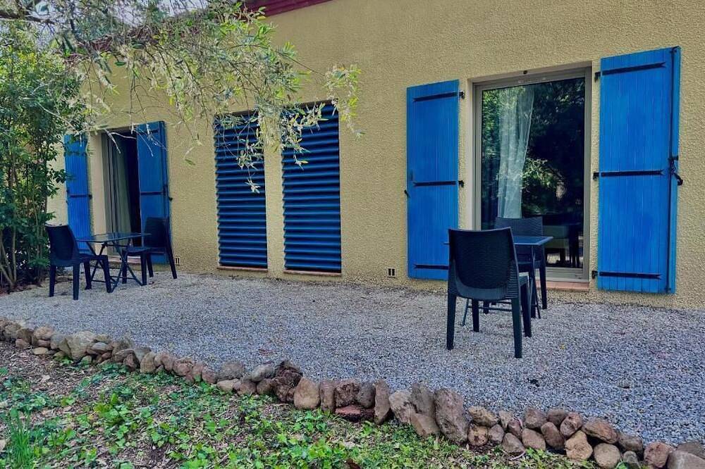 Entire apartment, Domaine de la Fauvelle in Thuir, Perpignan region