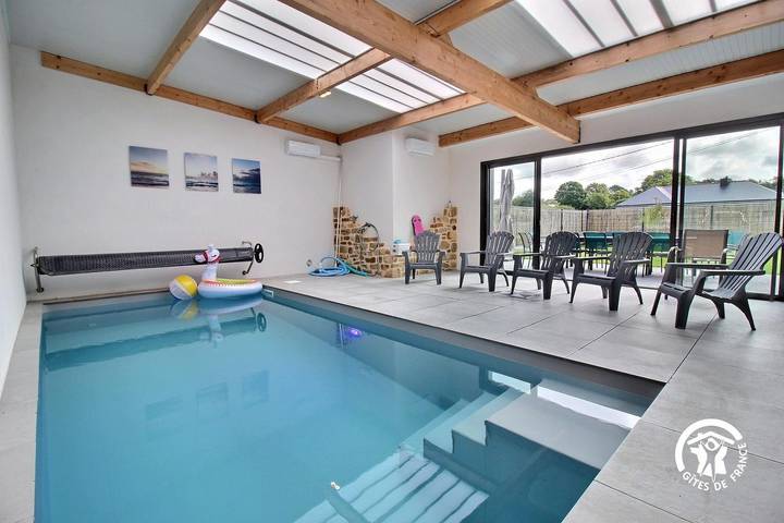 Casa de huéspedes para 15 personas, con jardín además de terraza y piscina - 1