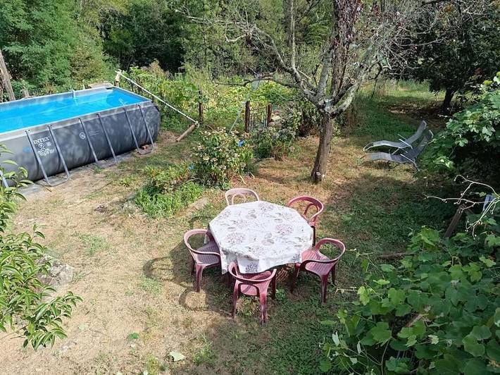 Gîte pour 4 personnes, avec Terrasse et Jardin ainsi que Piscine et Vue à Antraigues-sur-Volane