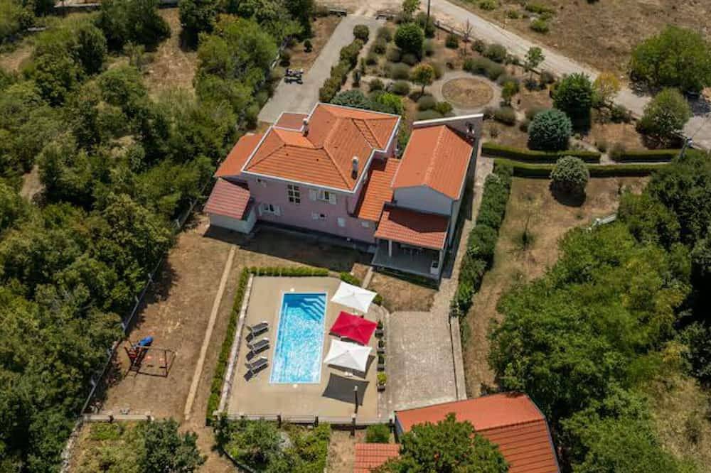 Four Bedroom Villa with Outdoor Pool in Makarska Riviera