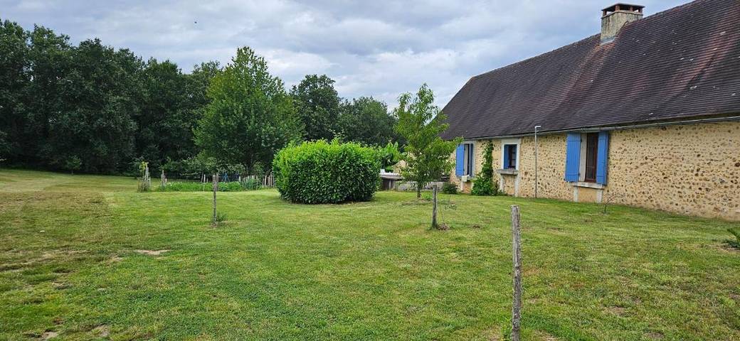 Location de vacances pour 6 personnes, avec jardin à Lacropte - 3