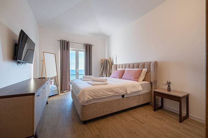 Villa für 6 Personen, mit Garten und Sauna sowie Balkon in Montenegro - 4