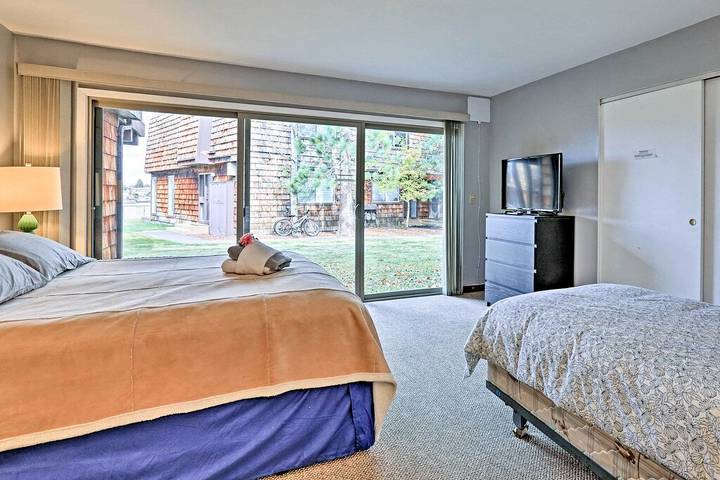 Vacation rental for 6 people, with pool and balcony as well as yard and hot tub in Tahoe Keys