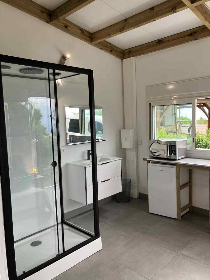 Maison d’hôte pour 2 personnes, avec vue ainsi que terrasse et jardin dans Bois de Nèfles - 3