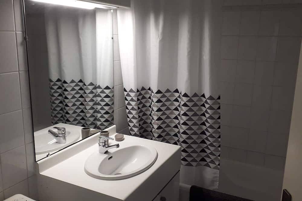Entire apartment, Pleasant T2, 55 m2, for 4 people Wifi Fiber in Anglet, Bayonne region