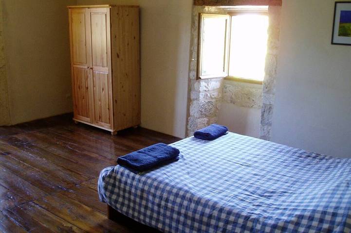Location de vacances pour 6 personnes, avec Terrasse et Jardin à Livers-Cazelles - 2