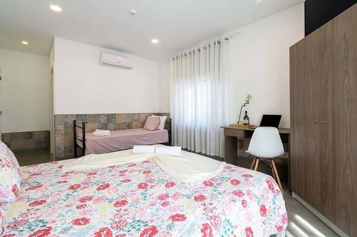 Gîte pour 3 personnes, avec piscine ainsi que jardin et jacuzzi dans Árvore