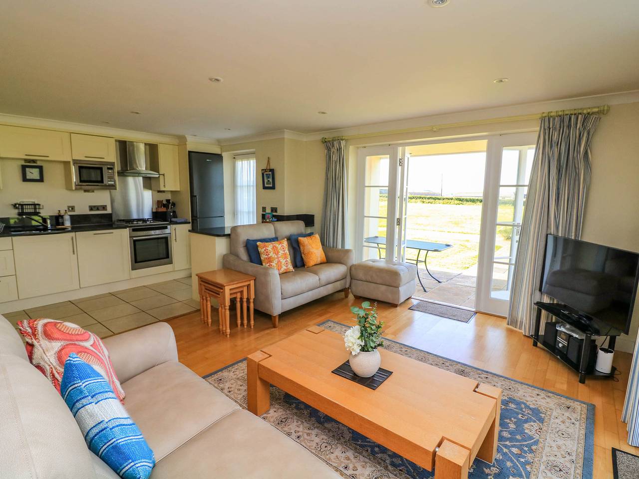 Entire apartment, 4 Thurlestone Beach House in South Milton, South Devon